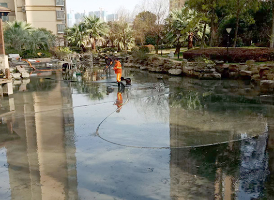 房县景观池淤泥清理